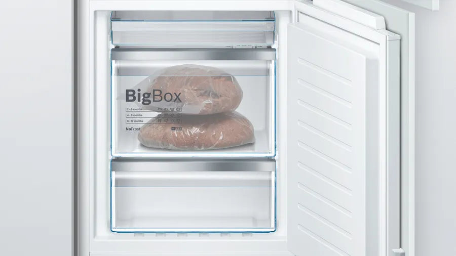 Series 6 built-in fridge-freezer with freezer at bottom 177.2 x 55.8 cm flat hinge