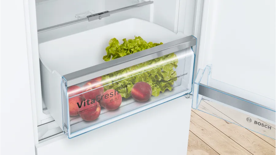 Series 6 built-in fridge-freezer with freezer at bottom 177.2 x 55.8 cm flat hinge