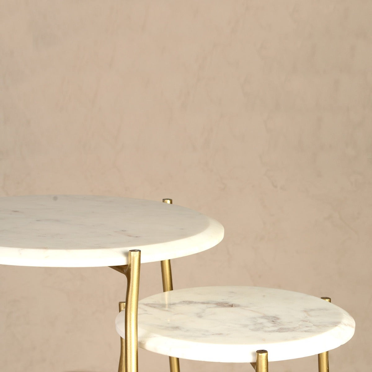 Tranquil Marble Nesting Side Table In Gold Finish (Set Of 2)