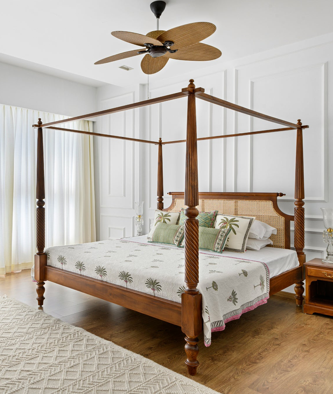 Colonial Poster Bed