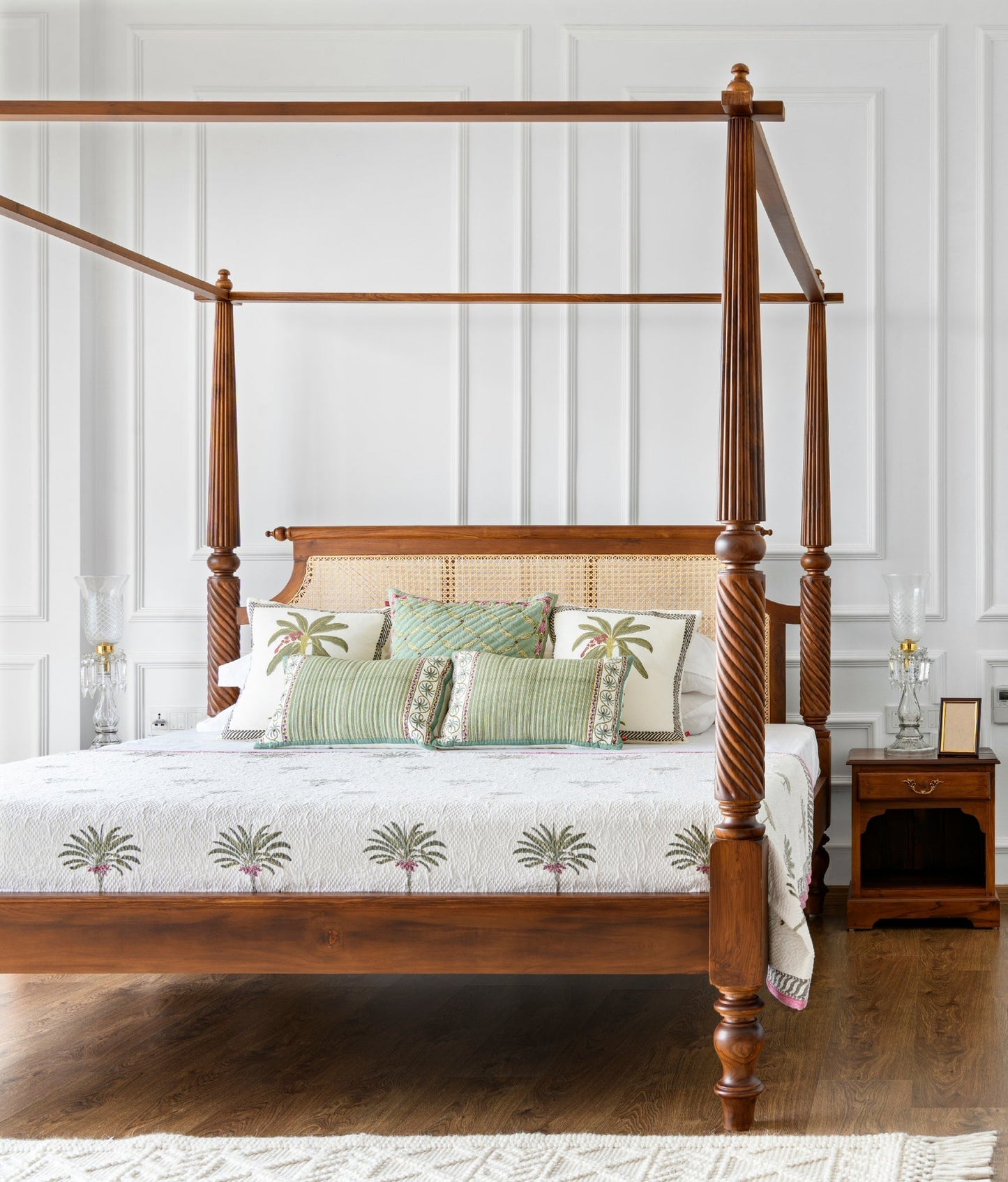 Colonial Poster Bed