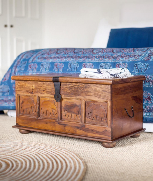 Immaculate Coffee Table Trunk